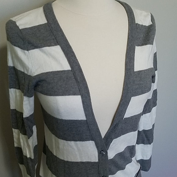 Hollister Spring Grey White Stripped Button Down Womens MED Cardigan Sweater EUC - Picture 3 of 12